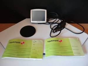 lot 267 image: TomTom One N14644 Portable GPS Vehicle Nav & Car Charger Bundle