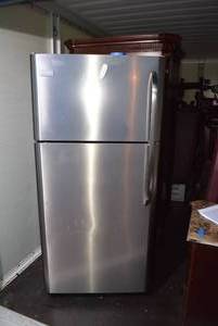 lot 1 image: Frigidaire Refrigerator Model # LFHT1831QF0 Like NEW   DFW SHIPPING COST $40 PICKUP SUNDAY 829 1P-5P