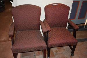 lot 18 image: Multicolor Rolling Reception Guest Arm Chairs, 2 Total, 26 x 25 x 37 tall   DFW SHIPPING COST $20 PICKUP SUNDAY 829 1P-5P