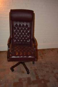 lot 24 image: Paoli Button-Tufted Conference Chair, 32 x 25 x 49.5 tall    DFW SHIPPING COST $20 PICKUP SUNDAY 829 1P-5P