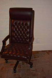 lot 26 image: Paoli Button-Tufted Conference Chair, 32 x 25 x 49.5 tall    DFW SHIPPING COST $20 PICKUP SUNDAY 829 1P-5P