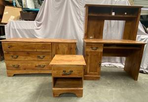 lot 72 image: Desk, 3 Drawer Dresser and 1 Drawer Nightstand