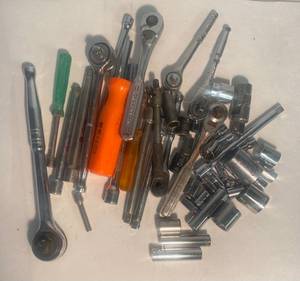 lot 127 image: Various Ratchets and Accessories