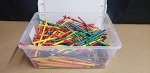 lot 52 image: Plastic Straw Building Set