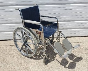lot 144 image: Everest & Jennings Vista Wheelchair