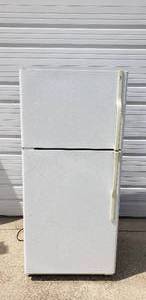 lot 153 image: GE 17.9 Cu.Ft. Refrigerator - Model STS18ZCPARWW