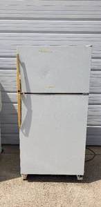 lot 154 image: Amana Refrigerator - Model TX20NW