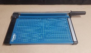 lot 171 image: Dahle Paper Cutter - Model 215