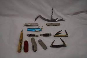 lot 273 image: Pocket Knives and Gourmet Multitool