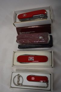 lot 280 image: Marlboro Swiss Army Knives, Keychain and Multitool
