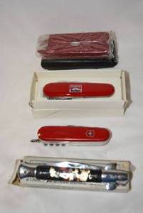 lot 281 image: Dragon Motif Lock Knife, Marlboro Swiss Army Knives, Keychain and Multitool