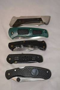 lot 282 image: Collection of Pocket Knives with 3 to 5 Blades