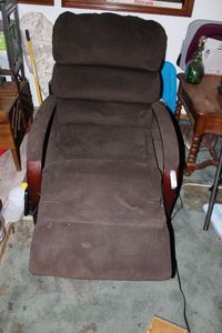 lot 184 image: ReclinerLift Chair by Haining High Point Furniture