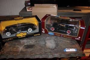 lot 24 image: 1935 Auburn Model Car and 1932 Ford 3-Window Model Car