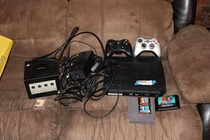 lot 182 image: Gaming Lot GameCube, PS3, Games and Controllers