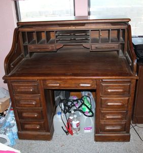 lot 7 image: Roll Top Desk, see pictures