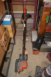 lot 111 image: Black&Decker 2-in-1 Landscape Edger