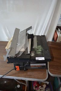 lot 171 image: Black & Decker 8 Induction Motor Table Saw