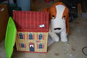 lot 487 image: Toy Box - Dollhouse Design and Plush Toys