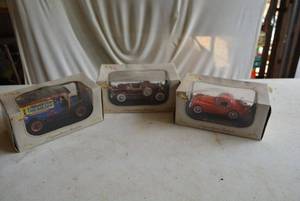 lot 74 image: Signature Models Pepsi-Cola Truck, 1930 Packard, 1949 Jaguar XK120