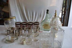 lot 75 image: Roaring Twenties Glass Set, Christmas Glass Set, Desk Lamp, Ashtrays and Drinking Glassware