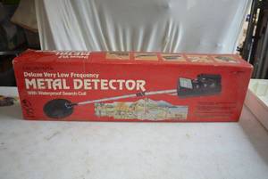 lot 76 image: Micronta Metal Detector