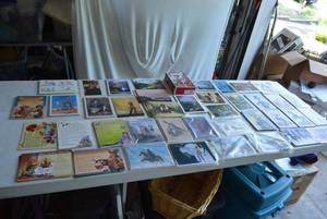 lot 98 image: Greeting Card and Postcard Collection, see pictures