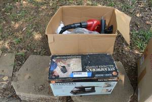 lot 247 image: B&D Steamworks Wallpaper Stripper and Hoover SpinScrub Accessories