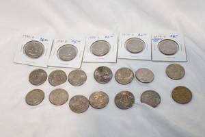 lot 345 image: Susan B Anthony Dollars (14 Loose), 19791980 (5 Folders)
