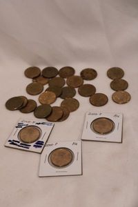 lot 367 image: Sacagawea (19 ct w 3 in Sleeves) and 3- President Dollar Coins