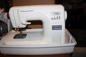 lot 202 image: Singer Professional DSX2 with Hard Case