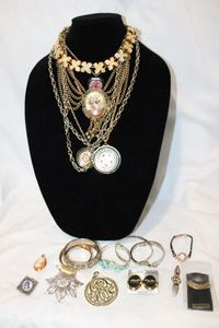 lot 394 image: Vintage jewelry selection. Includes bracelets, necklaces and more.