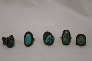 lot 411 image: (5) Turquoise rings. (4) Sterling silver vintage artisan crafted Turquoise rings and one white metal Turquoise ring. (1) size 2.75, (2) size 4.5, (1) and 4 and (1) adjustable. No markings.