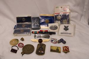 lot 424 image: Military insignia and pins. Generous assortment.