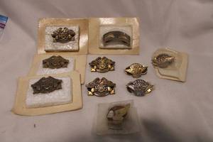 lot 425 image: Harley Davidson pins and insignia. Includes Harley Owners Group wings, Ladies Of Harley wings, Gold Wings Roadriders. Many are sealed.