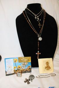 lot 440 image: Religious and cross jewelry selection.