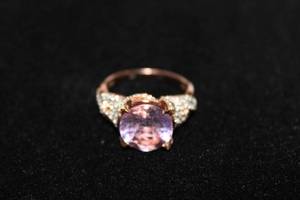 lot 450 image: Sterling silver rose gold vermeil two tone White Topaz and prong set Amethyst ring. Marked 925 Size 10. Approx 4.6 carats. Amethyst tested.