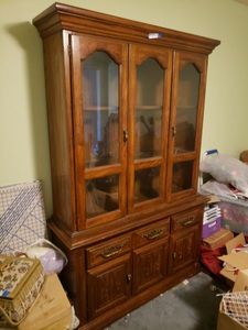 lot 220 image: 2-Piece China Hutch