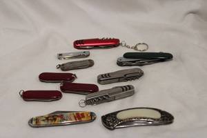 lot 513 image: Pocket Knives