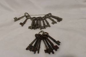 lot 516 image: Skeleton Keys