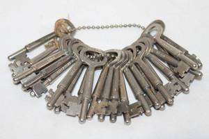 lot 520 image: Skeleton Keys Marked Solid Steel, Yale