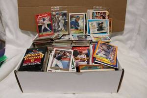 lot 525 image: Baseball Trading Cards