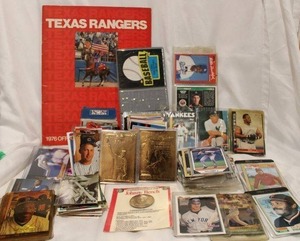 lot 531 image: Baseball Trading Cards, 1976 Rangers Program, Johnny Bench Commemorative Coin, see pictures