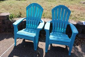 lot 546 image: Blue Plastic Patio Chairs