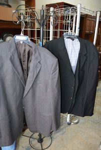 lot 184 image: Mens Dress Jackets Joseph Abboud Nordstrom and Boss Brands, Size 4850