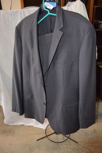 lot 180 image: Mens Boss Suit Pant and Jacket Size 50L (Pants untailored)