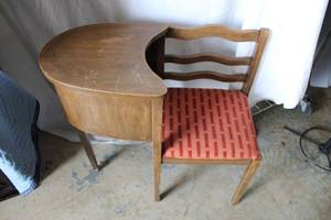 lot 130 image: Vintage Telephone Chair