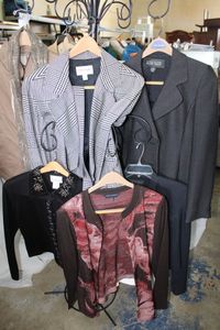 lot 160 image: Womens Clothes Ming Wang Sweater Size M, Emanuel 842 Black and White Jacket, Susan Bristol
