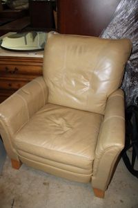 lot 140 image: La-Z-Boy Recliner Arm Chair