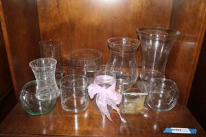 lot 279 image: Clear Vase Collection